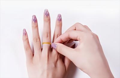 A paper strip wrapped around a finger and marked at the overlap