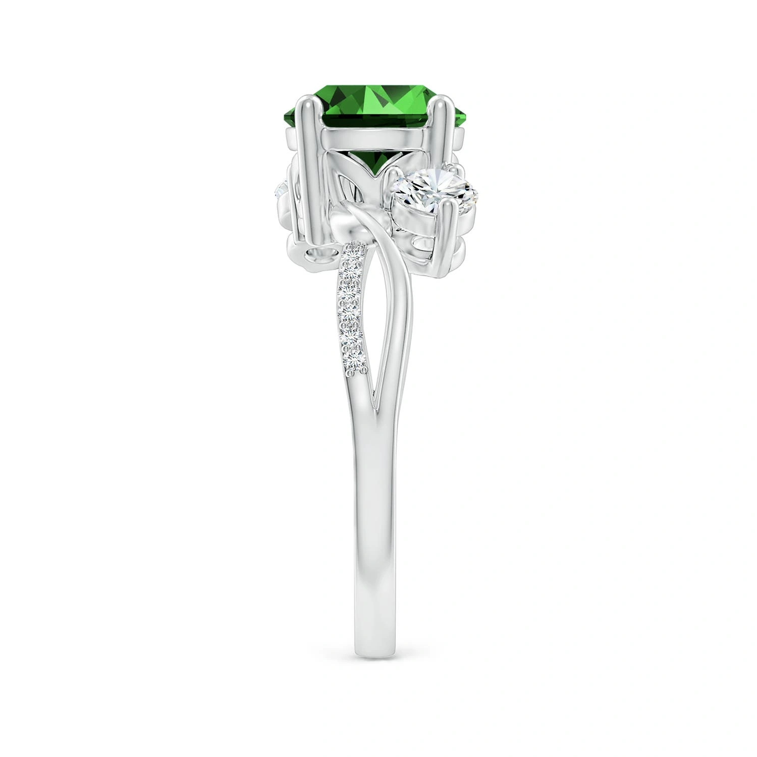 Round Lab-Grown Emerald Three-Stone Twisted Vine Ring detail