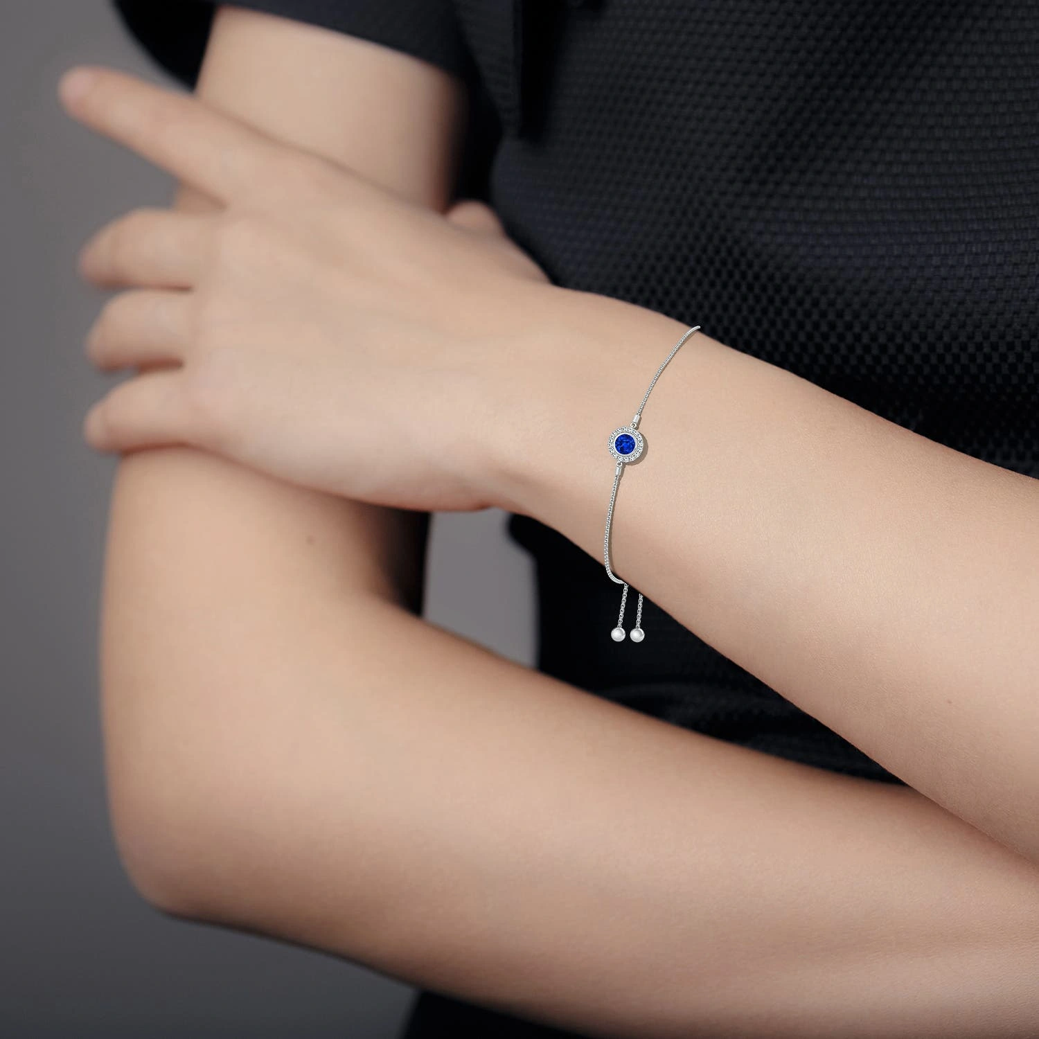 Round Lab-Grown Blue Sapphire Diamond Halo Bolo Bracelet detail